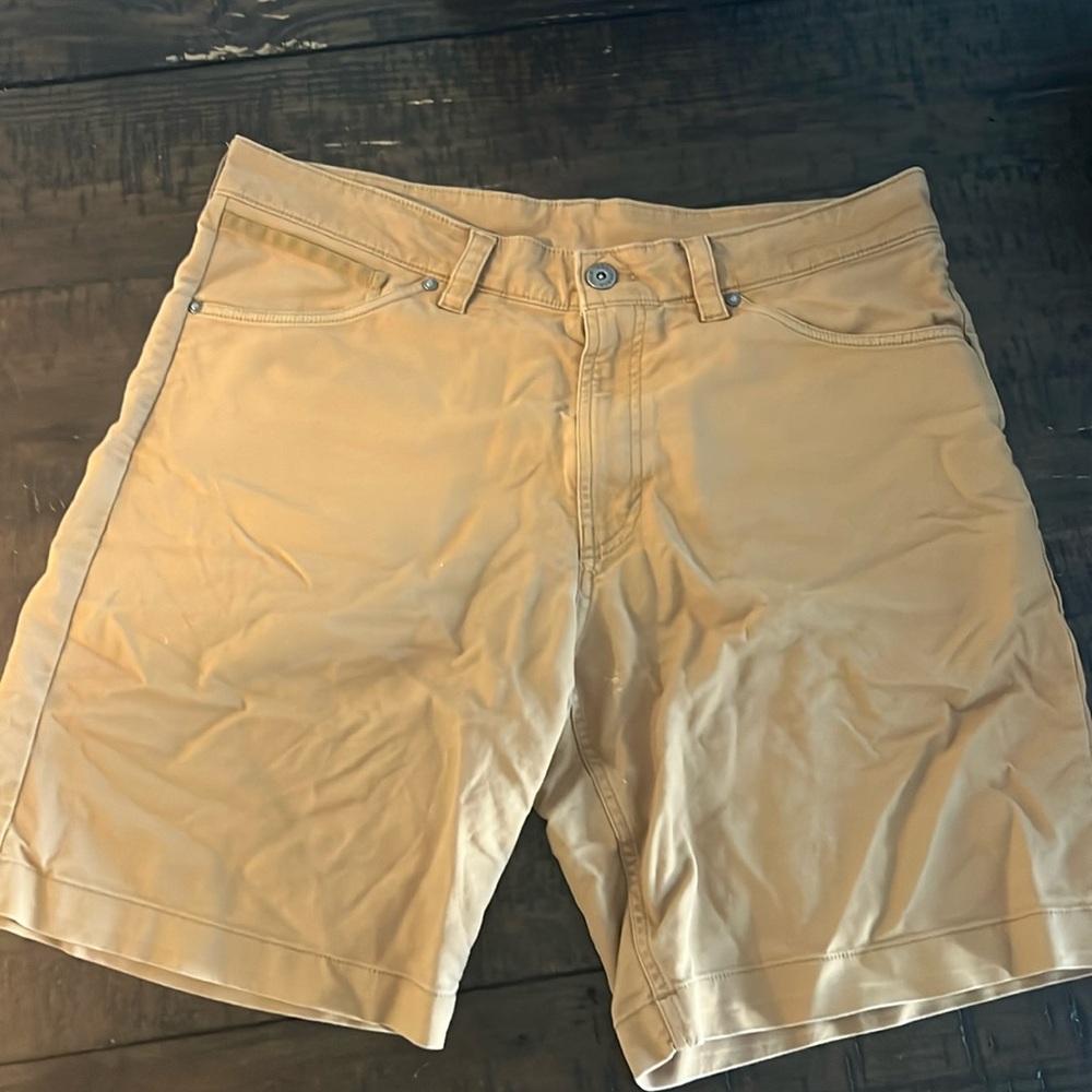 North face men’s khaki shorts